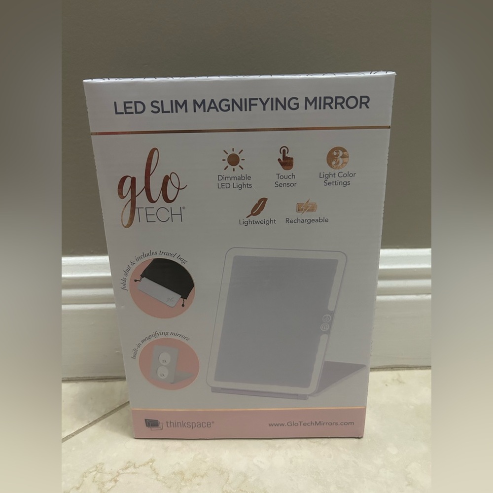 Slim Pad Mirror with Magnifying Mirrors